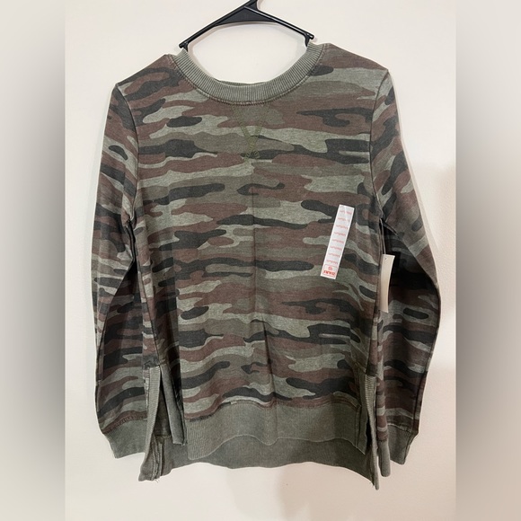 Women's tops - Picture 7 of 7